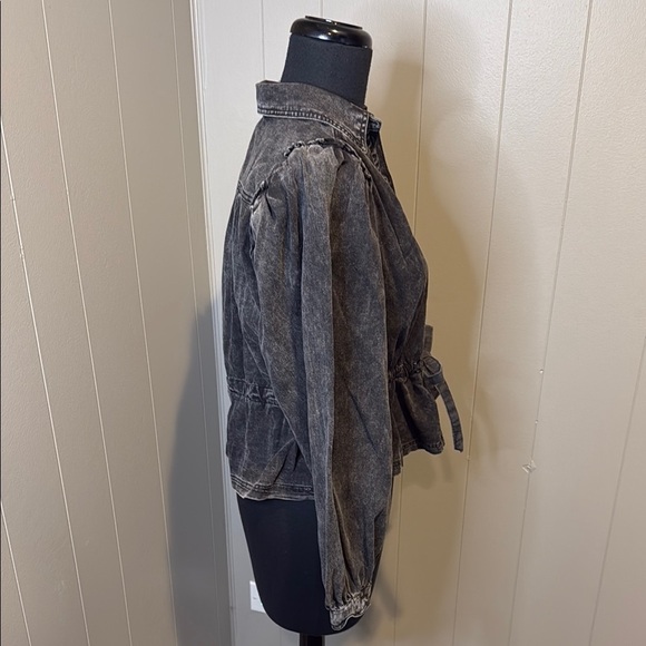 E HYFVE Women’s Small Black Puff Ruffle Sleeve Button Down Denim Shirt. Small. - Picture 3 of 5